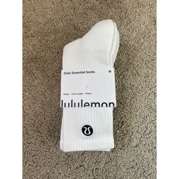 New Lululemon Women's Daily Essential White Socks, 3 Pack Size Medium - Picture 1 of 2
